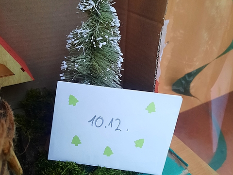 Weihnachtswichtel Nisse überrascht die Kinder im Fröbel-KiB-Kindergarten Sontheim mit täglichen Abenteuern und zaubert ihnen ein Lächeln auf die Gesichter. 