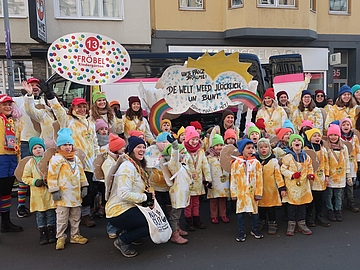 Die Fröbel-Jeckinnen und Jecken (Foto: Fröbel e.V./Alina Kropp)